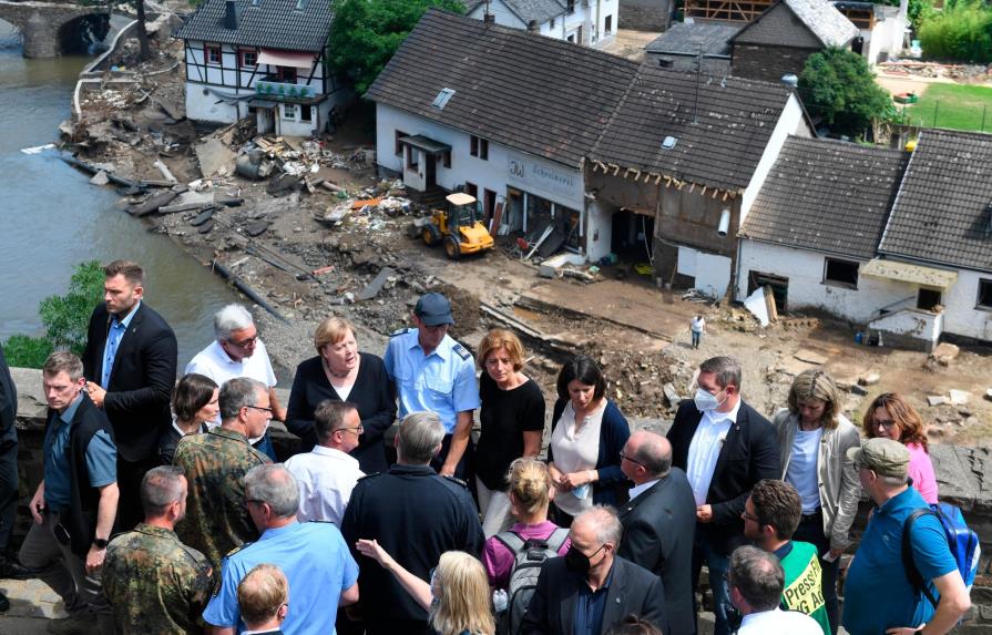 Merkel promete “ayuda urgente” ante panorama “surrealista” por inundación