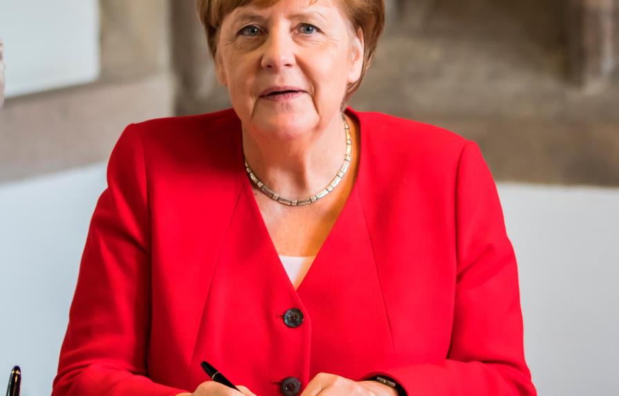 Merkel define EEUU como “principal aliado”, pero rehuye “un mundo en bloques”