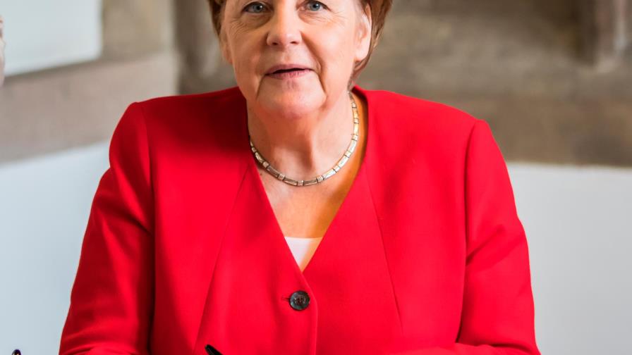Merkel define EEUU como “principal aliado”, pero rehuye “un mundo en bloques”