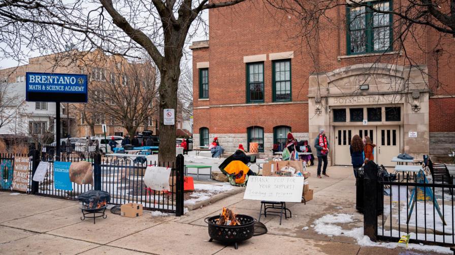 Maestros de Chicago se niegan a trabajar antes de vacunarse