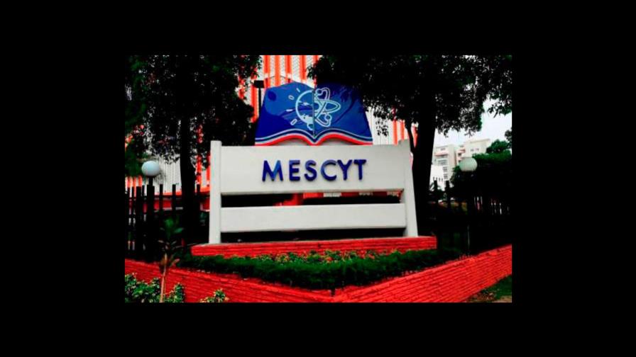 Hacen un primer borrador de sugerencias para la política de formación docente Hacen un primer borrador de sugerencias para la política de formación docente