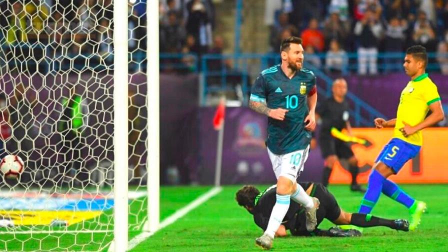 Messi regresa a selección argentina con gol del triunfo 1-0 ante un Brasil en baja Messi regresa a selección argentina con gol del triunfo 1-0 ante un Brasil en baja