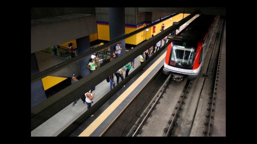 Hombre cae a los rieles del metro; sufre herida leve