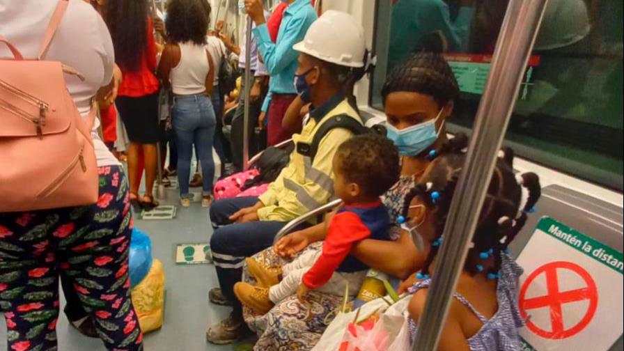 Metro y Teleférico no montarán pasajeros sin tarjetas de vacunación desde este lunes