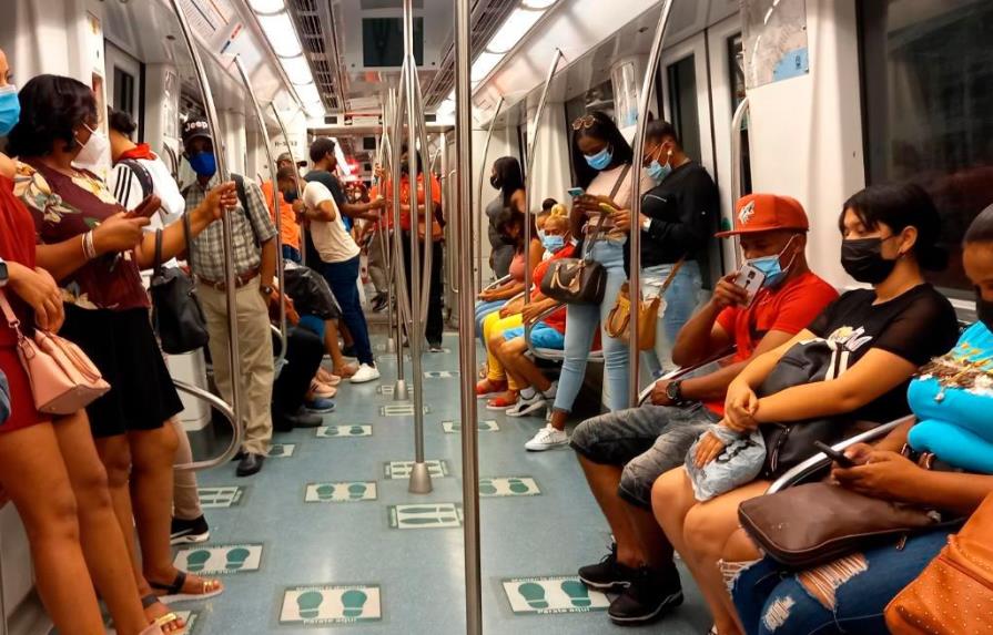 Cero distanciamiento físico en el Metro de Santo Domingo