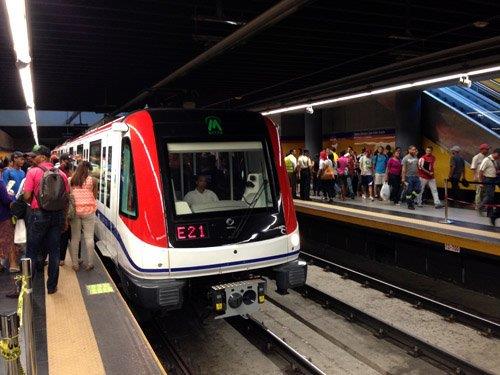 Falla en el sistema retrasa a los pasajeros en la Línea 1 del Metro