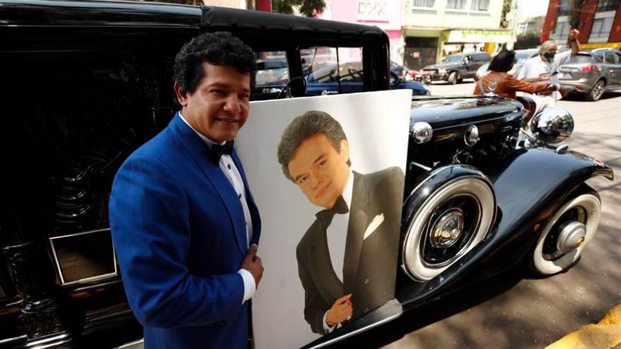 Mexicanos recuerdan cantando a José José tras un año de su muerte Mexicanos recuerdan cantando a José José tras un año de su muerte