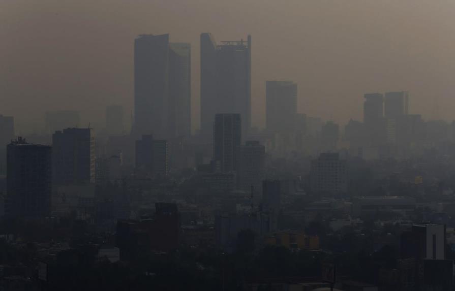 Declaran en emergencia a Ciudad de México por la contaminación del humo