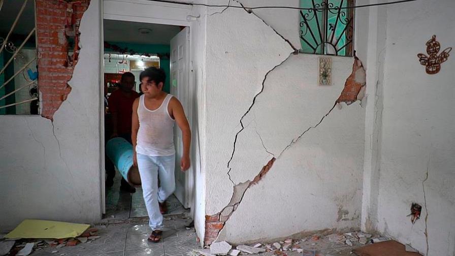 México eleva a 10 las muertes por el sismo y ajusta a 7,4 su magnitud