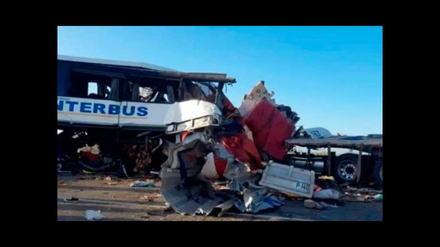 Al menos 16 muertos y 22 heridos en accidente en carretera del norte de México