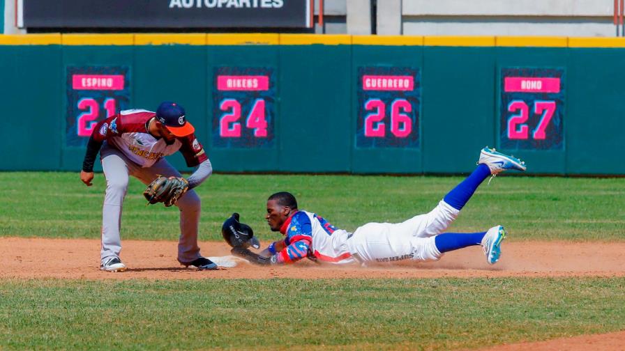 Dominicana mantiene el invicto y asegura primer lugar en Serie del Caribe Dominicana mantiene el invicto y asegura primer lugar en Serie del Caribe