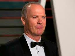 Michael Keaton confronta crisis de los opioides en EEUU en “Dopesick”