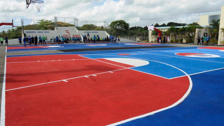 Entregan canchas remozadas en cárcel de Najayo