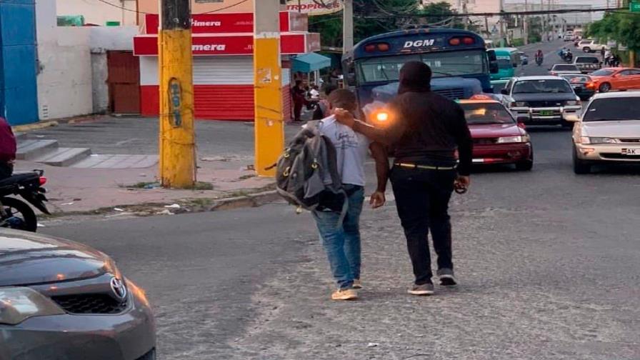 Migración detiene a cientos de extranjeros indocumentados Migración detiene a cientos de extranjeros indocumentados