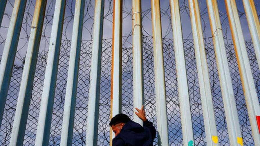 Caravana de migrantes de 2018 se diluye; se forma una nueva