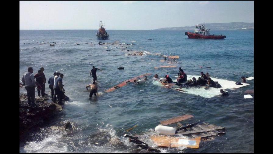Hallan 17 migrantes muertos en una embarcación frente a las costas de Canarias