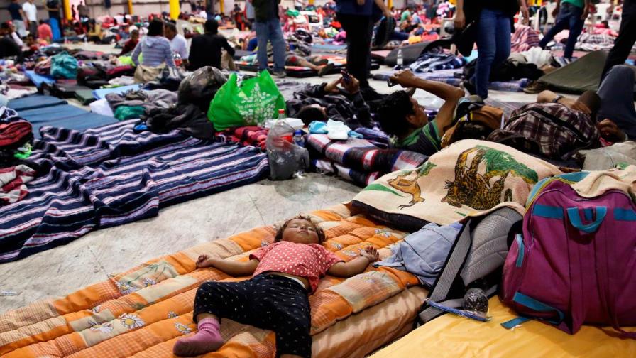 Más de 1.800 migrantes esperan encerrados en frontera Mexico-EEUU