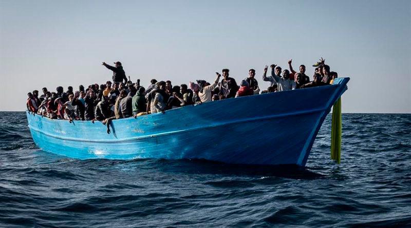 Cerca de 800 migrantes rescatados en el Mediterráneo desembarcan en Italia