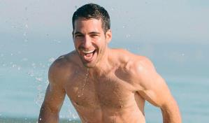 Video | Miguel &Aacute;ngel Silvestre, actor de &acute;Narcos&acute; y &acute;Sense8&acute; cantando una bachata de Raul&iacute;n Rodr&iacute;guez