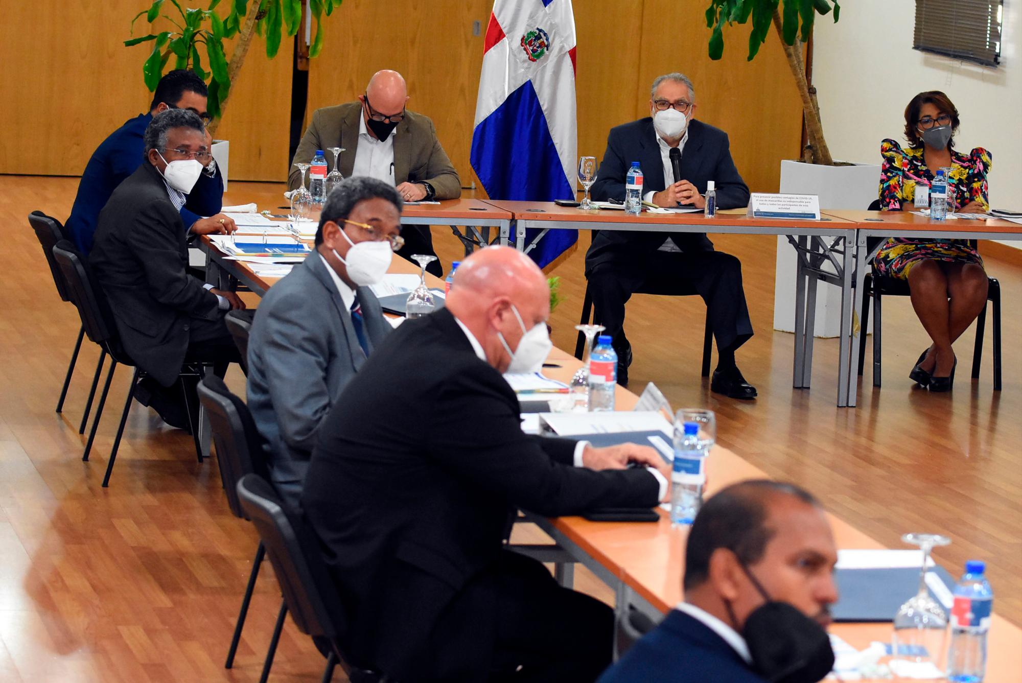Ejecutivo y senadores acuerdan impulsar la Ley de Ordenamiento Territorial