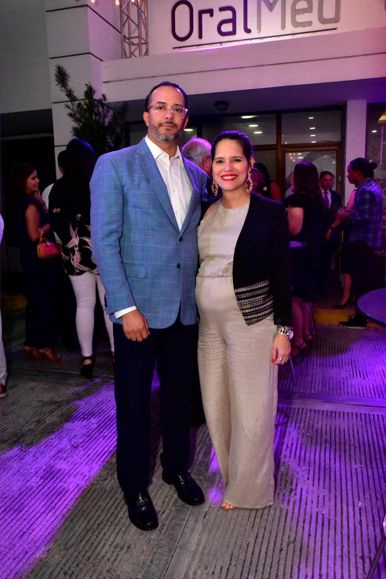 Miguel Fernández y Mabel de Fernández.