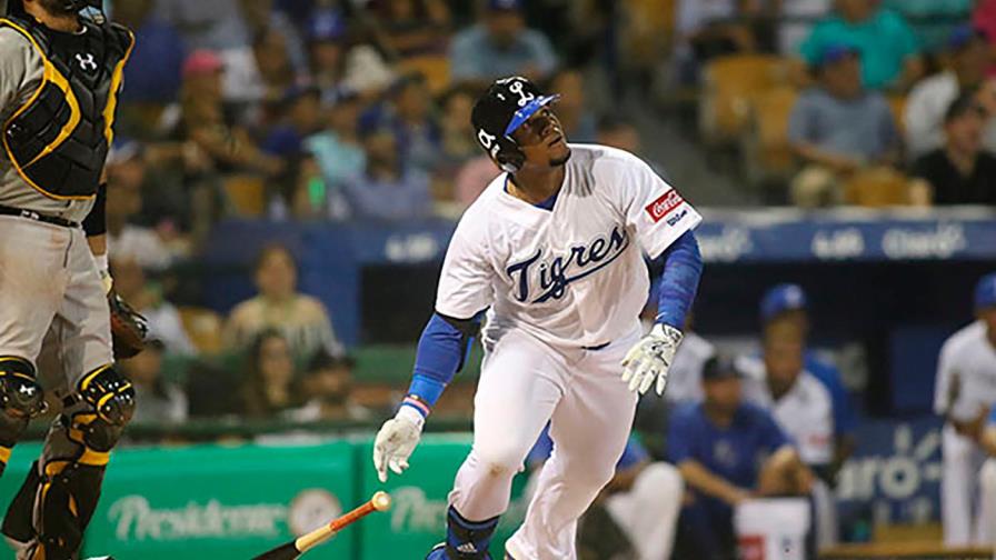 Miguel Gómez con un solo batazo inscribió su nombre en la historia del béisbol dominicano