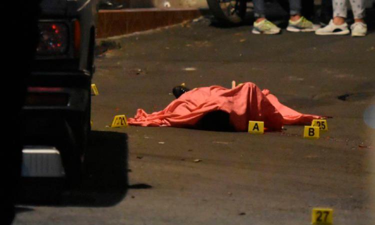 Asesinan a tiros a cinco hombres en las calles de Ciudad de México