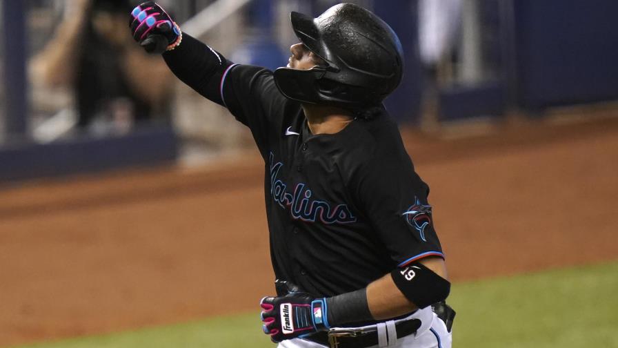 Rojas y Cooper ayudan con jonrones a la victoria de Marlins