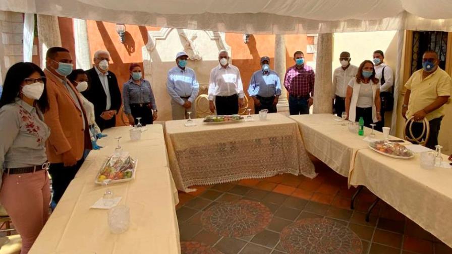 Miguel Vargas visita SPM y pauta estrategias para ganar el 5 de julio