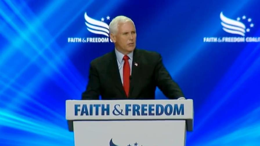 Pence es interrumpido por gritos de “traidor” en un foro conservador Pence es interrumpido por gritos de “traidor” en un foro conservador