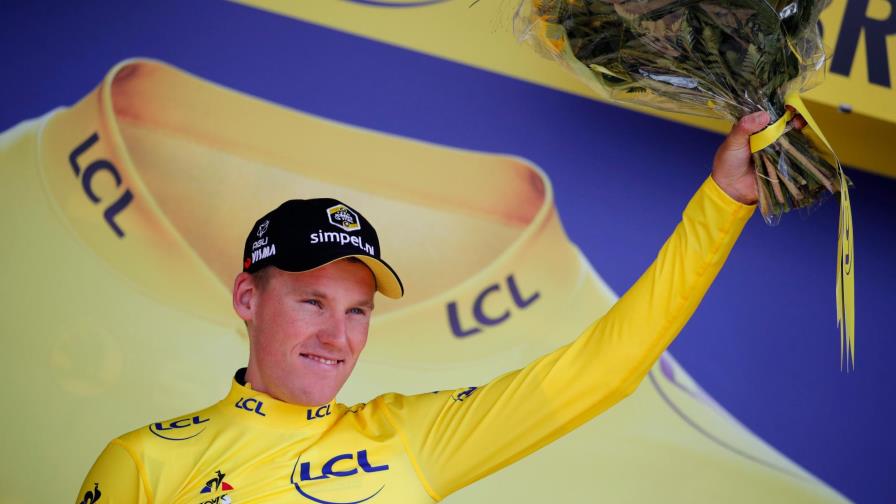 Mike Teunissen retiene camiseta amarilla en el Tour