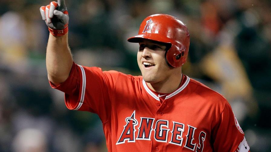 Mike Trout y Angelinos formalizan contrato por 12 años