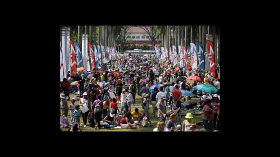 Miles de pinceles y acuarela en Panamá para salvar mundo lleno de excluidos