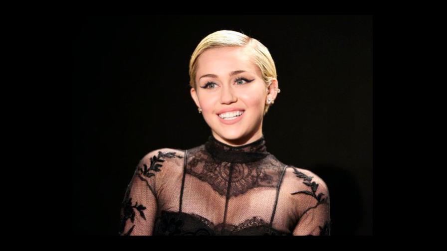 Miley Cyrus anuncia para el 27 de noviembre su nuevo disco, “Plastic Hearts”