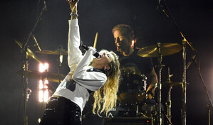 Metallica y Miley Cyrus cantan en homenaje a Chris Cornell