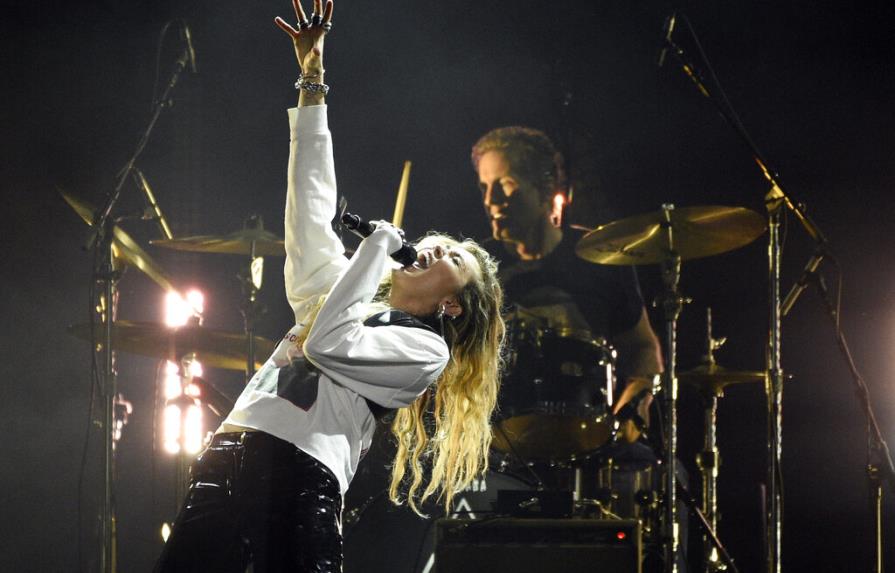Metallica y Miley Cyrus cantan en homenaje a Chris Cornell