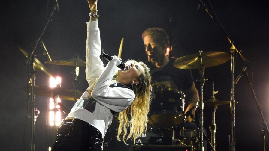 Metallica y Miley Cyrus cantan en homenaje a Chris Cornell Metallica y Miley Cyrus cantan en homenaje a Chris Cornell