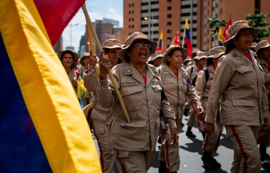 Los milicianos, los ojos y las manos de Maduro para preservar el chavismo
