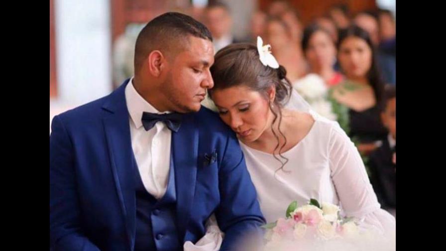 Muere médico militar y su esposa al caerle un árbol a su vehículo 