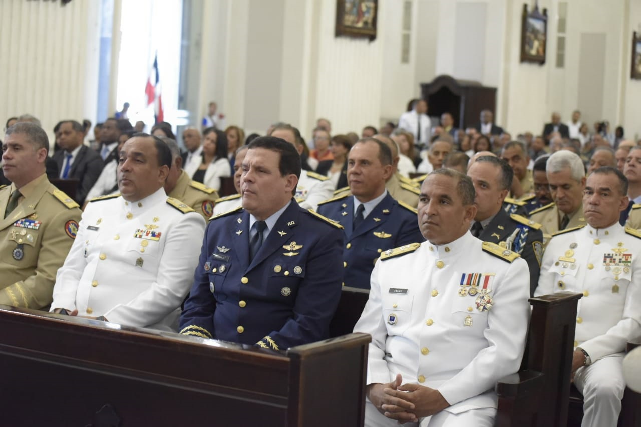 Los altos mandos militares que asistieron al tedeum del 175 aniversario de la Batalla del 30 de Marzo del 1844, celebrado en la Catedral Santiago Apóstol.
