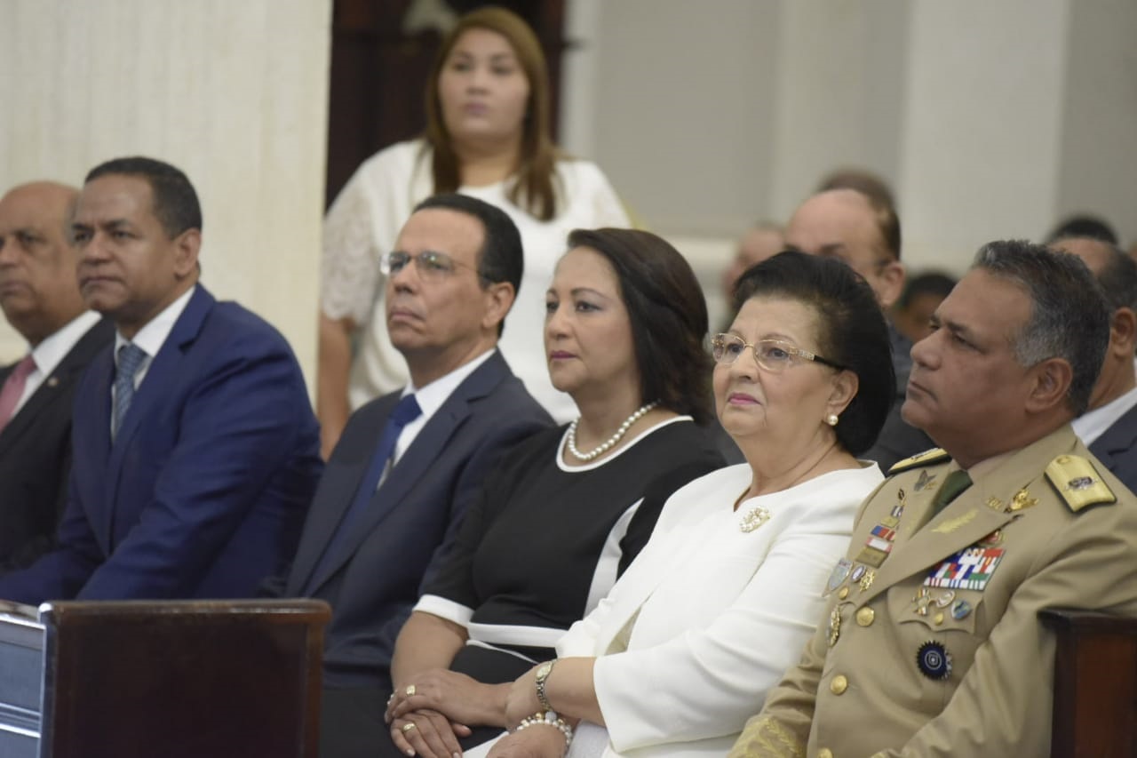 De izquierda a derecha, el presidente de la Comisión de Efemérides Patria, Juan Daniel Balcácer; el senador de Santiago, Julio César Valentín; el ministro de Educación, Antonio Peña Mirabal,  y el de Defensa, Rubén Paulino Sem.