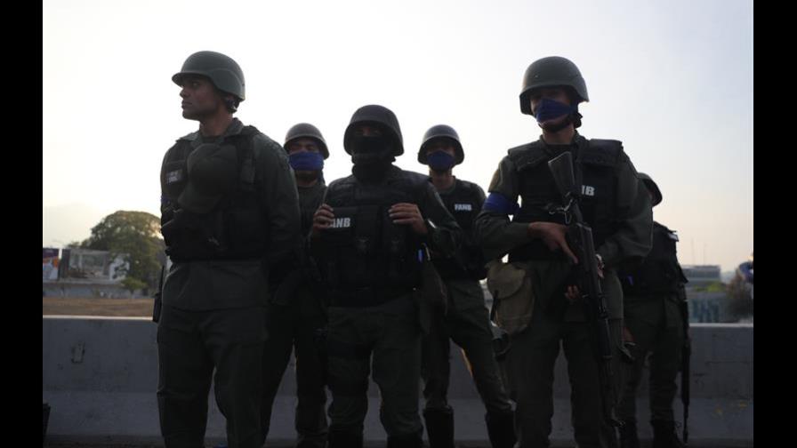 Gobierno venezolano reporta “normalidad” en cuarteles y rechaza golpe