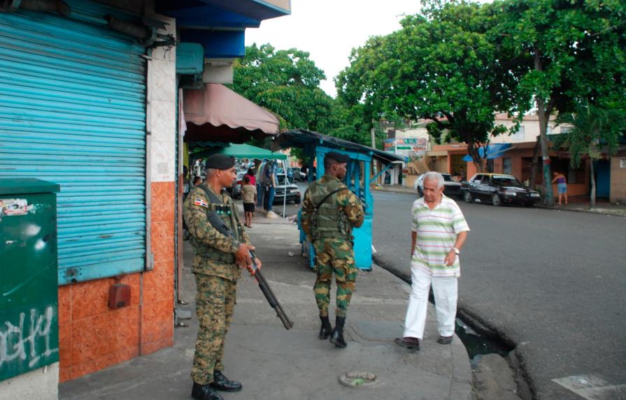 Las Fuerzas Armadas priorizan la intervención de los barrios del GSD
Fuerzas Armadas intervendrán barrios de Santo Domingo y el Distrito Nacional     