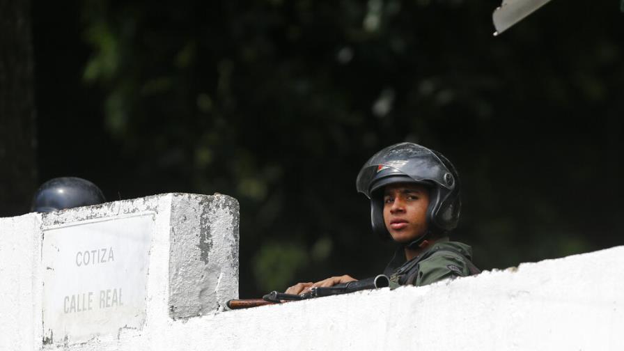 Resumen tras siete horas del llamado de Guaidó y Leopoldo López a tomar las calles Resumen tras siete horas del llamado de Guaidó y Leopoldo López a tomar las calles