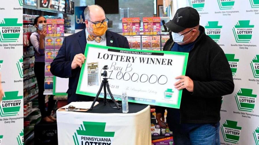 Un hombre se gana US$100,000 en la lotería y meses después un millón de dólares