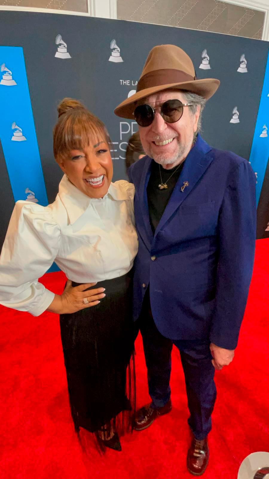 Milly Queza junto al laureado cantautor español Joaquín Sabina, uno de los reconocidos.