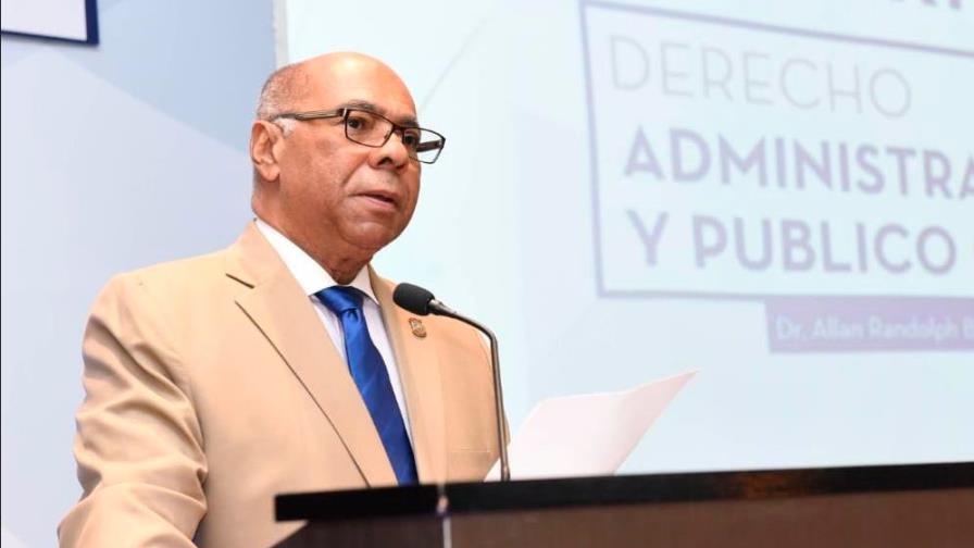 Milton Ray afirma que la administración pública está subordinada a la Constitución 