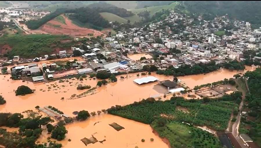 Suben a 30 los muertos por lluvias récord en estado brasileño de Minas Gerais