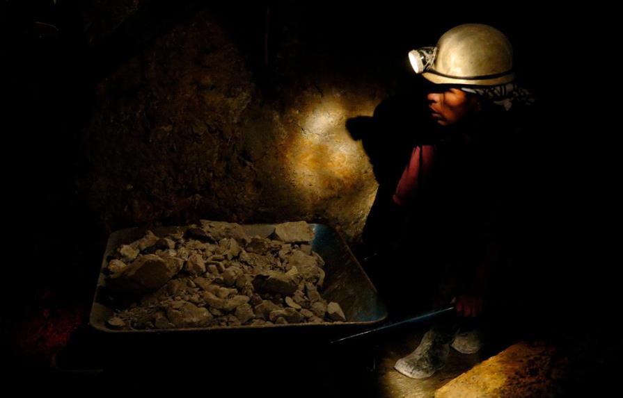 Mueren al menos 5 mineros al colapsar mina en Afganistán