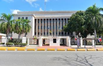 El Minerd adjudica más de 9 millones de libros de texto para el año escolar El Minerd adjudica más de 9 millones de libros de texto para el año escolar